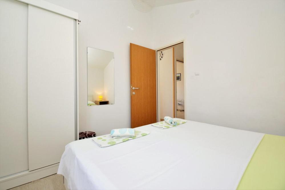 Apartments Viola بيتينا الغرفة الصورة