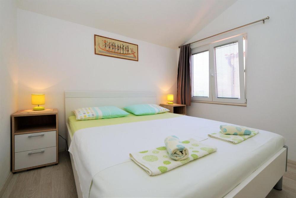 Apartments Viola بيتينا الغرفة الصورة